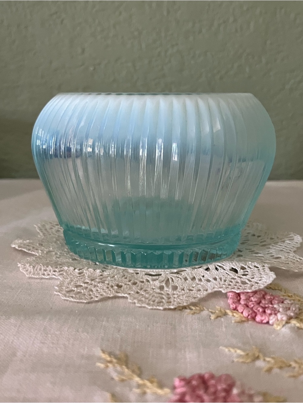 Vintage 1980s Fenton French Opalescent Rib Optic Glass Rose Bowl Vase, magnese